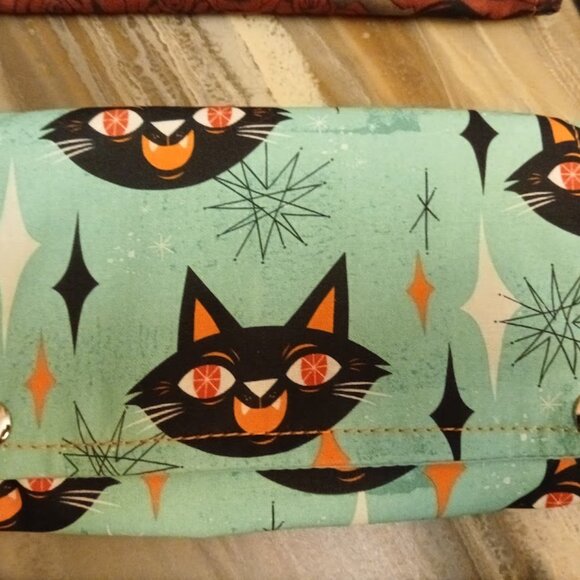 Nwt Snap closure Tri-fold Wristlet Wallets with Zippers Cats Bats Leaves Western - Picture 4 of 16